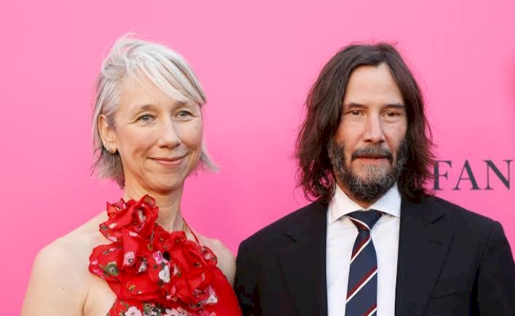 Breaking News: Keanu Reeves, 60, has officially married Alexandra Grant, 51, after publicly confirming their relationship 4 years ago, the couple reportedly tied the knot in a top-secret ceremony with Few Top Celebrities, they also share shocking news about what’s next… See more